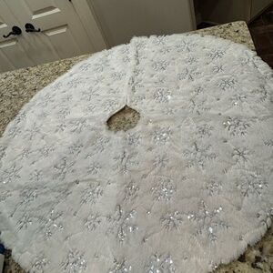 White Snowflake Tree Skirt with Sequins